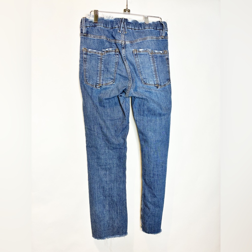 Good American | Straight Raw Hem Jeans - Picture 2 of 6